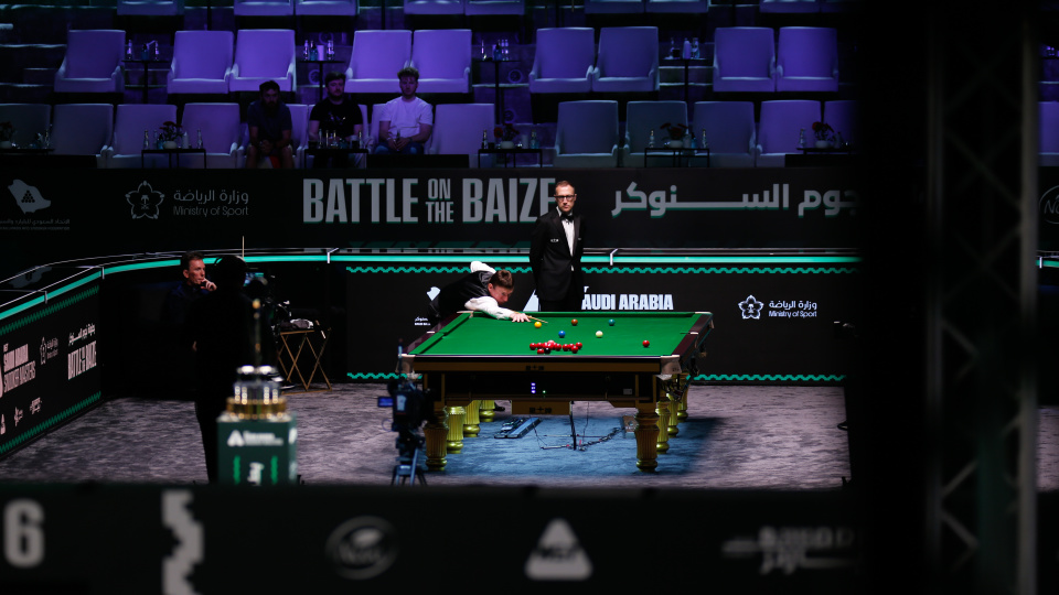 的比赛中打, 奎恩