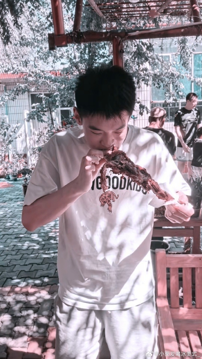 去买票看球, 饭啦