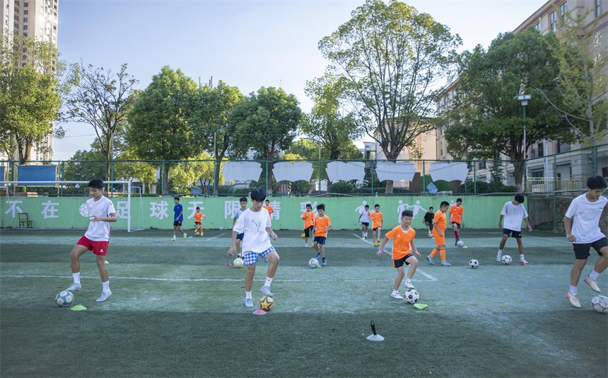 足球小将在, span, div